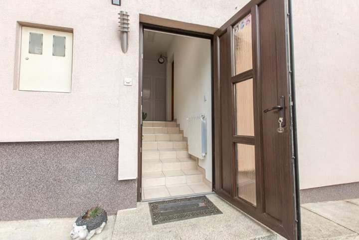 Villa Guesthause Sunny Lika Gospić Exterior foto